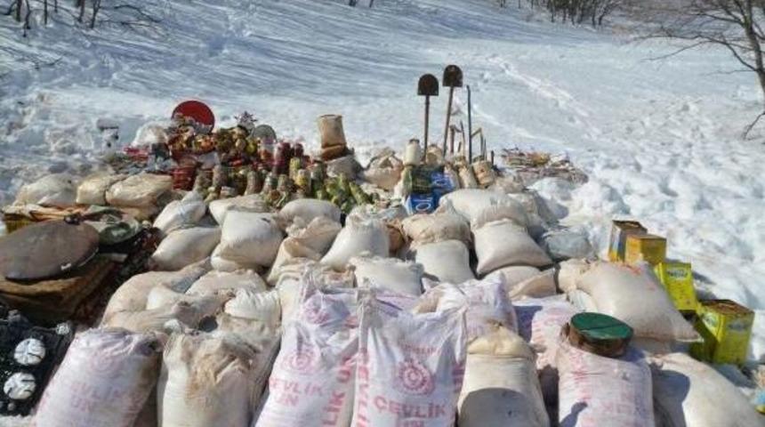 Bing&ouml;l'de I&ccedil;erisinde Bol Miktarda Yaşam Malzemesi Bulunan Pkk Sığınağı Bulundu