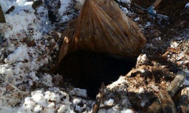 Bing&ouml;l de I&ccedil;erisinde Bol Miktarda Yaşam Malzemesi Bulunan Pkk Sığınağı Bulundu 1