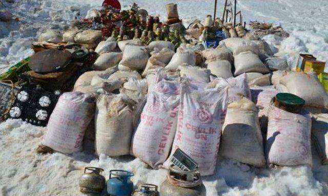 Bing&ouml;l de I&ccedil;erisinde Bol Miktarda Yaşam Malzemesi Bulunan Pkk Sığınağı Bulundu 2