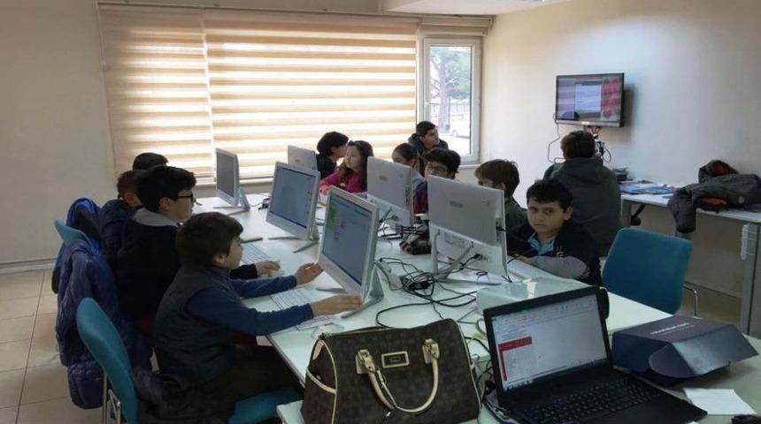 &Ccedil;ocuklar &ldquo;geleceği&rdquo; Kodluyor