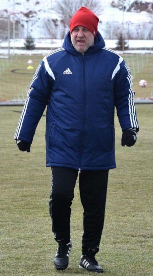 Sivasspor Teknik Direktörü Bakkal: 
