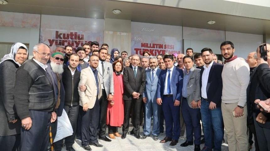 Mehdi Eker&rsquo;i G&uuml;l&uuml;mseten Slogan