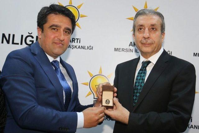 Mehdi Eker&rsquo;i G&uuml;l&uuml;mseten Slogan 2