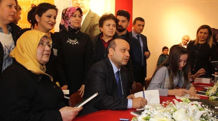 &ldquo;246 Bir Kurtuluş Destanı&rdquo; İ&ccedil;in İmza G&uuml;n&uuml; Yapıldı