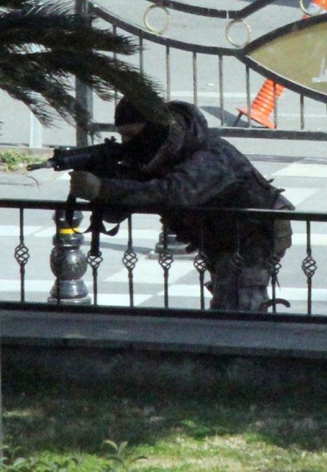 Belediye &Ouml;n&uuml;nde Tabancayla Intihar Girişimi 2