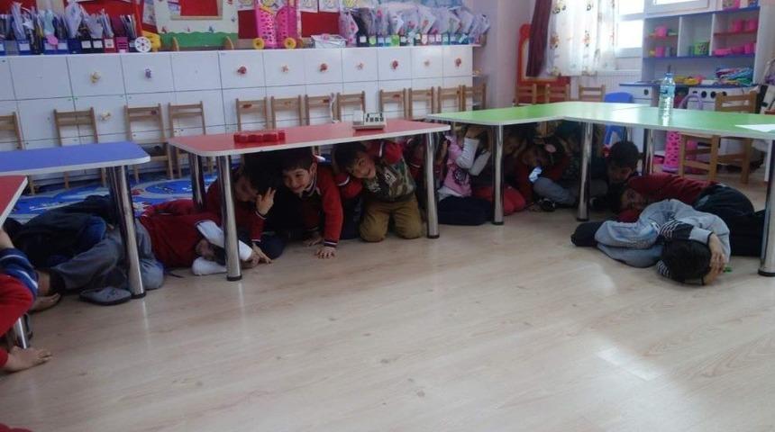 İlkokul &Ouml;ğrencilerine Doğal Afet Eğitimi Verildi