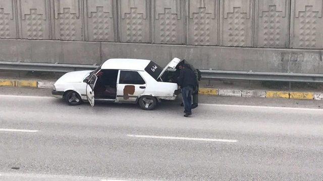 Yol Ortasına Bırakılan Otomobil Polisi Alarma Geçirdi