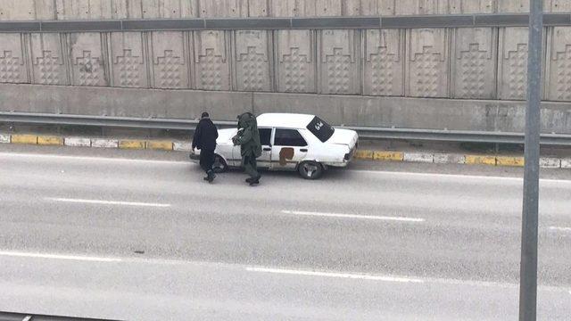 Yol Ortasına Bırakılan Otomobil Polisi Alarma Geçirdi