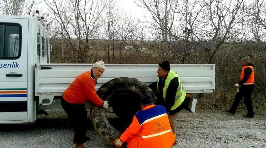 B&uuml;y&uuml;kşehir Belediyesi Hurda Lastikler Toplayarak Hava Kirliliği Ve Haşere &Uuml;remesinin &Ouml;n&uuml;ne Ge&ccedil;iyor
