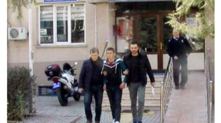 Hırsızlıktan Aranan Asker Ka&ccedil;ağı Polis Tarafından Yakalandı