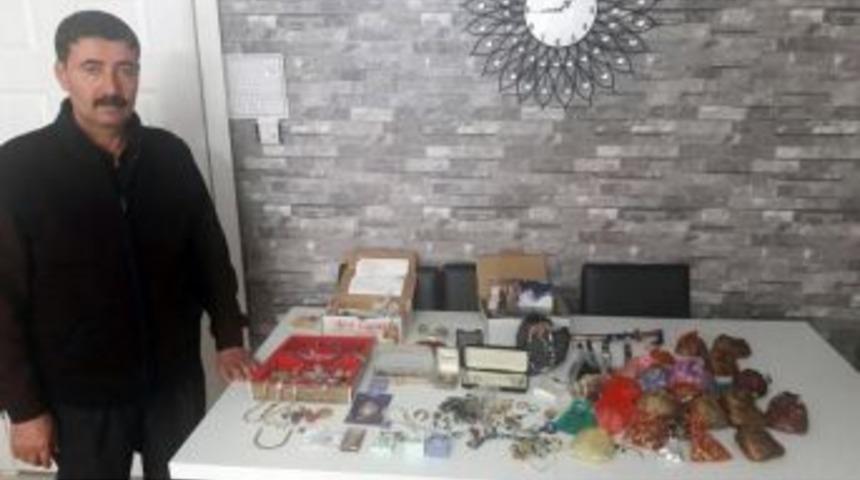 Hurdacıdan Aldığı Kasadan Ziynet Eşyası &Ccedil;ıktı