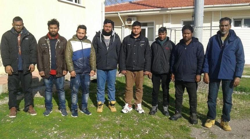 8 G&ouml;&ccedil;men Kıskıvrak Yakalandı