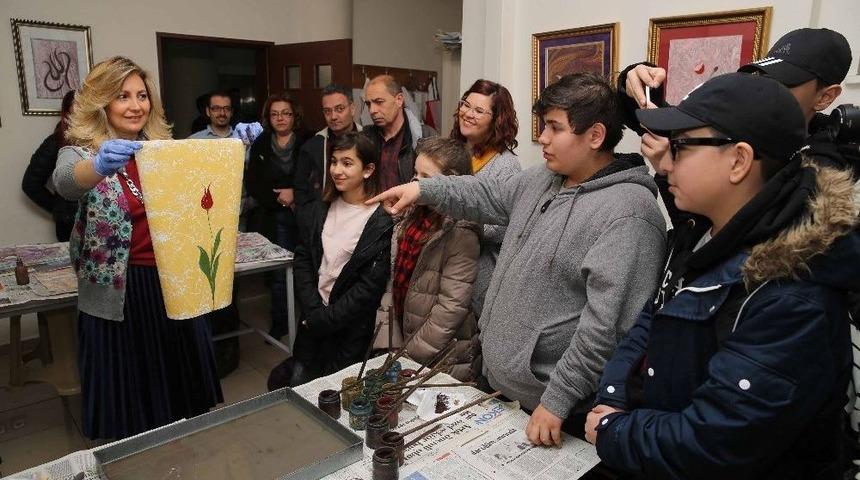 Yabancı &Ouml;ğrenciler Ebru At&ouml;lyesine Katıldı