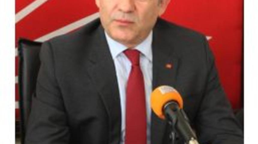 Atat&uuml;rk'l&uuml; 'evet' Pankartı Tepki &Uuml;zerine Kaldırıldı (2)