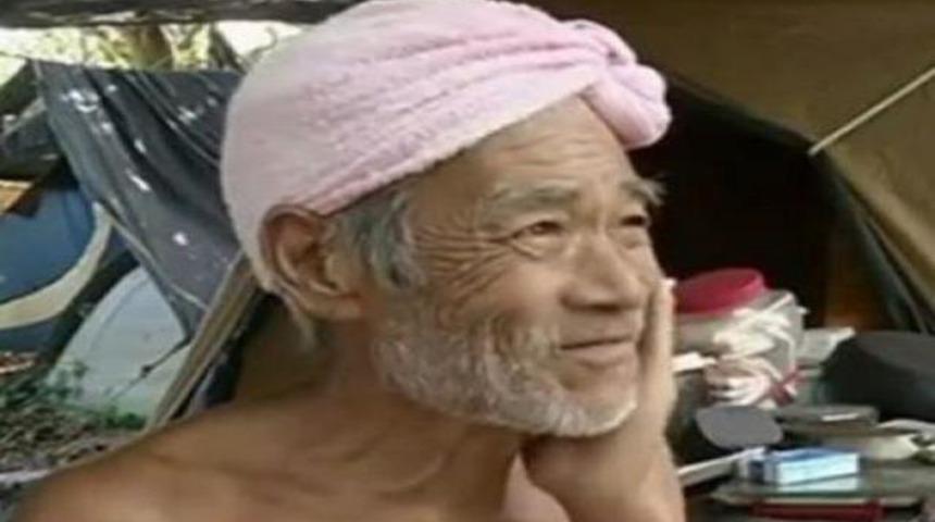 Medeniyetten uzak, tek başına yaşıyor 