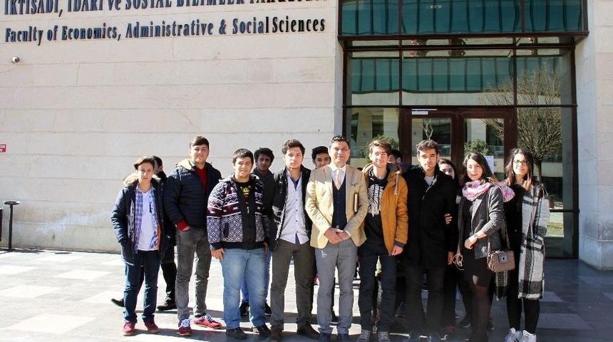 &Uuml;niversite Adayları Sınavsız Hk&uuml;&rsquo;ye Girdi