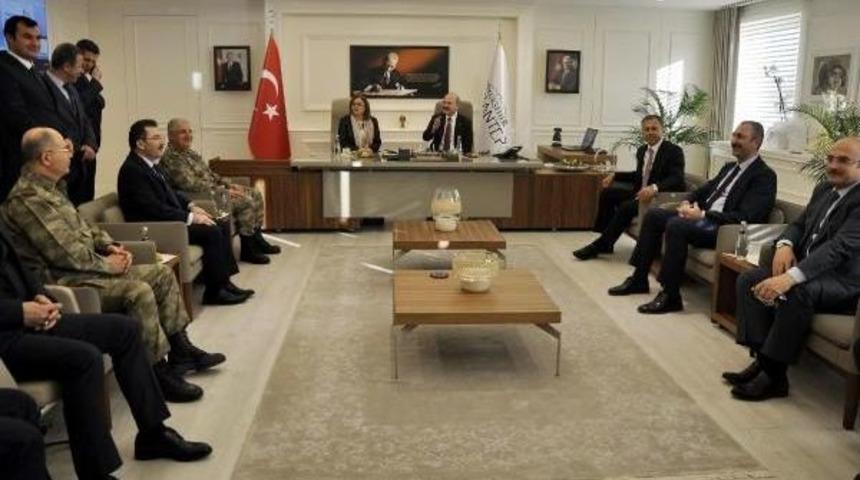 Gaziantep'te, Bakan Soylu Başkanlığında G&uuml;venlik Toplantısı (3)