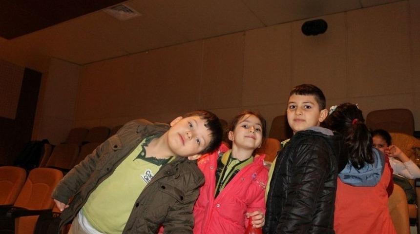 &Ccedil;amlıca Okulu &Ouml;ğrencilerinin Tiyatro Keyfi