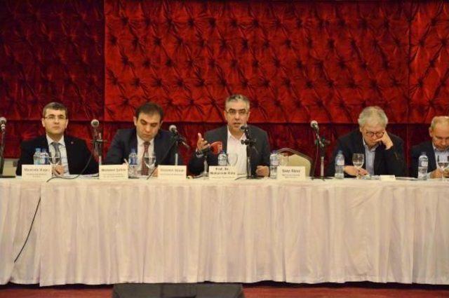 Anayasa Değişikliği Tanıtım Grubu İzmir'de Konuştu