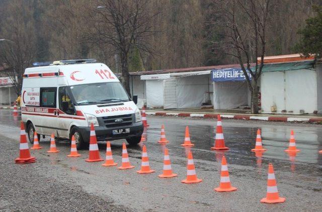 Bartın’da Ambulans Şoförlerine Sürüş Teknikleri Eğitimi Verildi