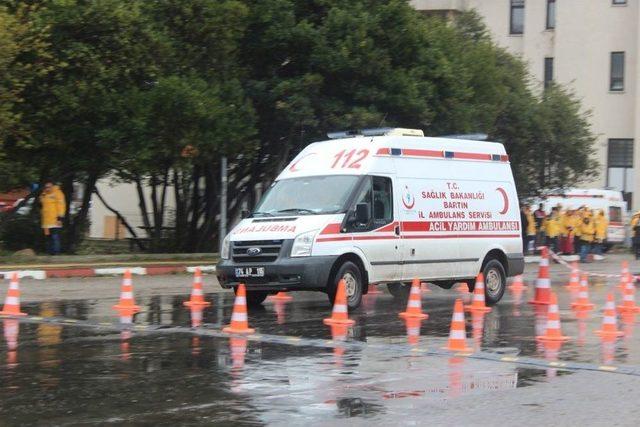 Bartın’da Ambulans Şoförlerine Sürüş Teknikleri Eğitimi Verildi