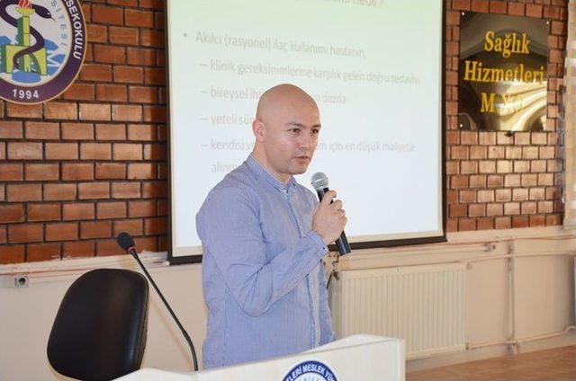 Harran Üniversitesinde Akılcı İlaç Kullanımı Semineri