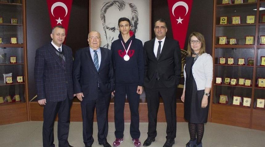 Gkv&rsquo;li H&uuml;seyin Eren Şahin&rsquo;in Kick Boks Başarısı