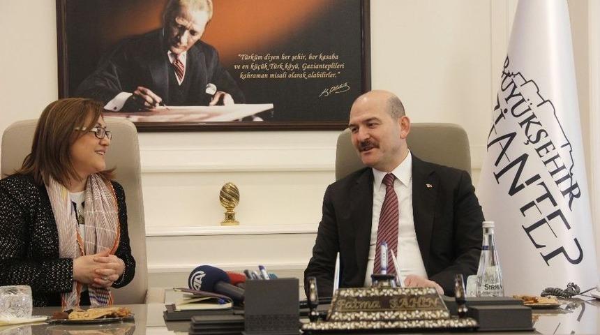 İ&ccedil;işleri Bakanı Soylu Gaziantep B&uuml;y&uuml;kşehir Belediyesini Ziyaret Etti