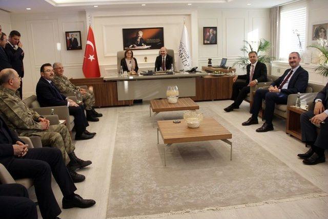 İ&ccedil;işleri Bakanı Soylu Gaziantep B&uuml;y&uuml;kşehir Belediyesini Ziyaret Etti 2