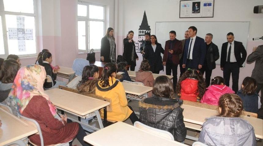 Gap, Burs Verenler Ve Alanları Buluşturdu
