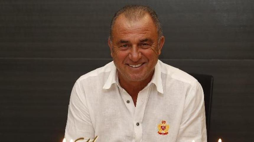 Galatasaray'da Fatih Terim'in doğum g&uuml;n&uuml; kutlandı