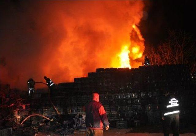 İnegöl’Deki Soğuk Hava Deposunda Yangın 1