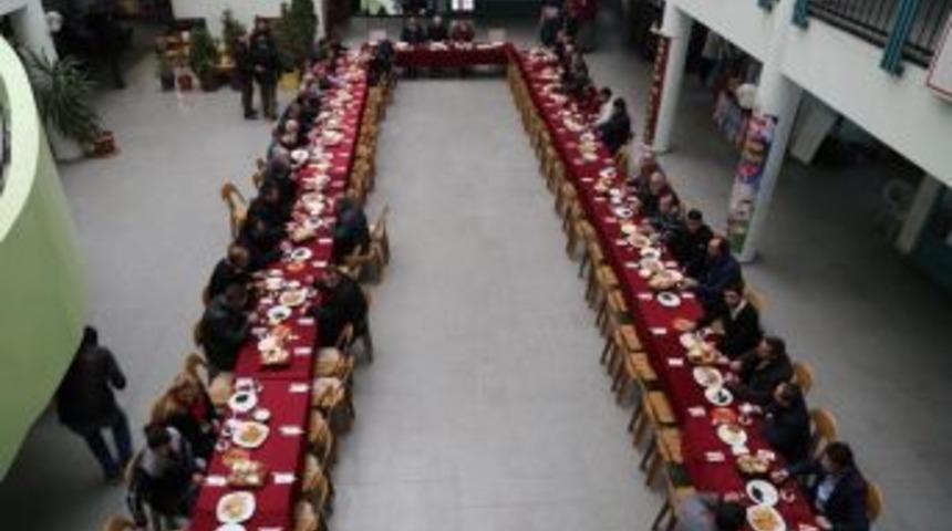 Başkan Başsoy, G&uuml;ne B&uuml;y&uuml;k &Ccedil;arşı Esnafı İle Başladı