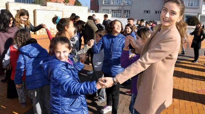 &lsquo;bir Yumak Mutluluk&rsquo; Roman &Ccedil;ocukları Isıttı