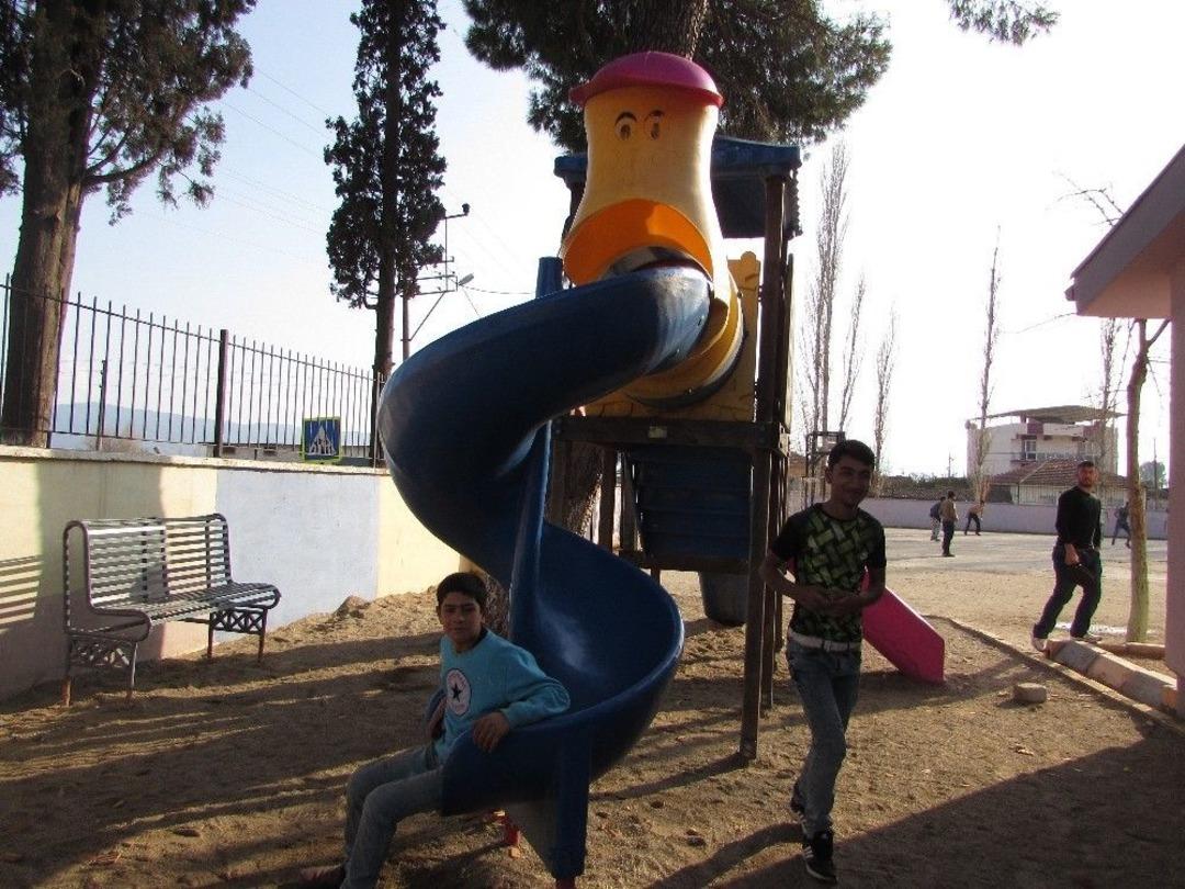 Başkan Amcadan &Ccedil;ocuklara Oyun Parkı