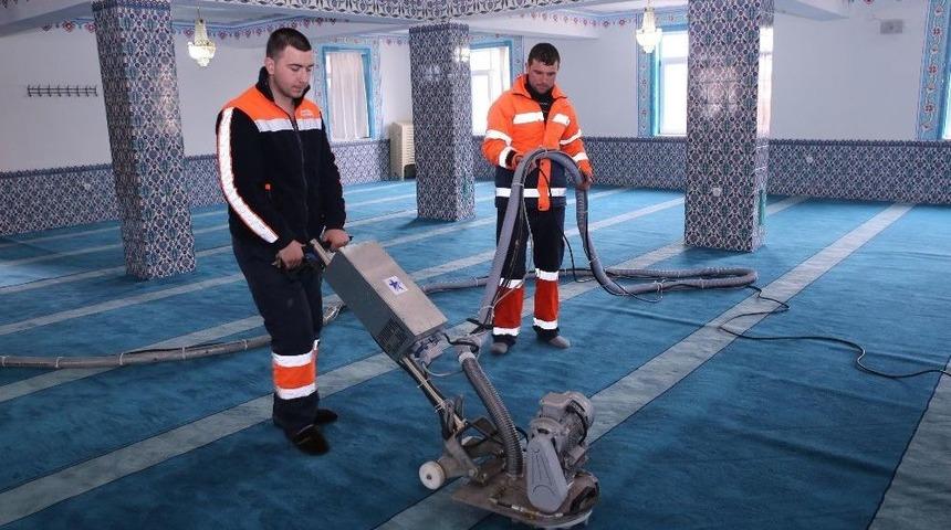 G&ouml;lbaşı Belediyesinden Camilerde Temizlik &Ccedil;alışması