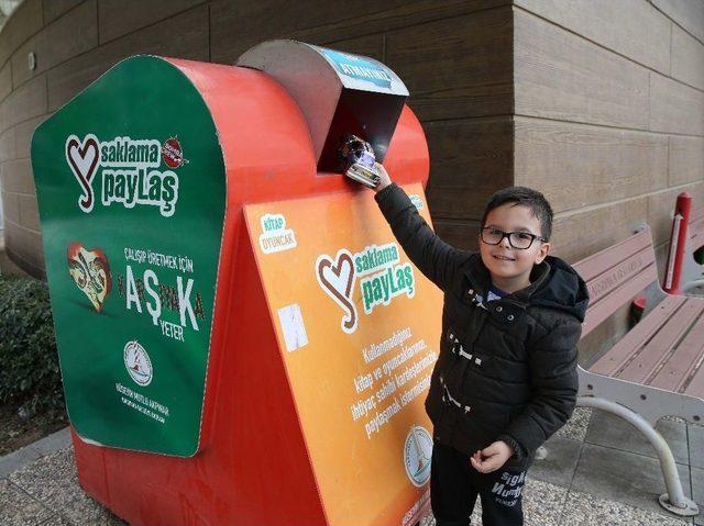 &Ccedil;ocuklar 15 Bin Kitap Ve Oyuncak Bağışladı 1