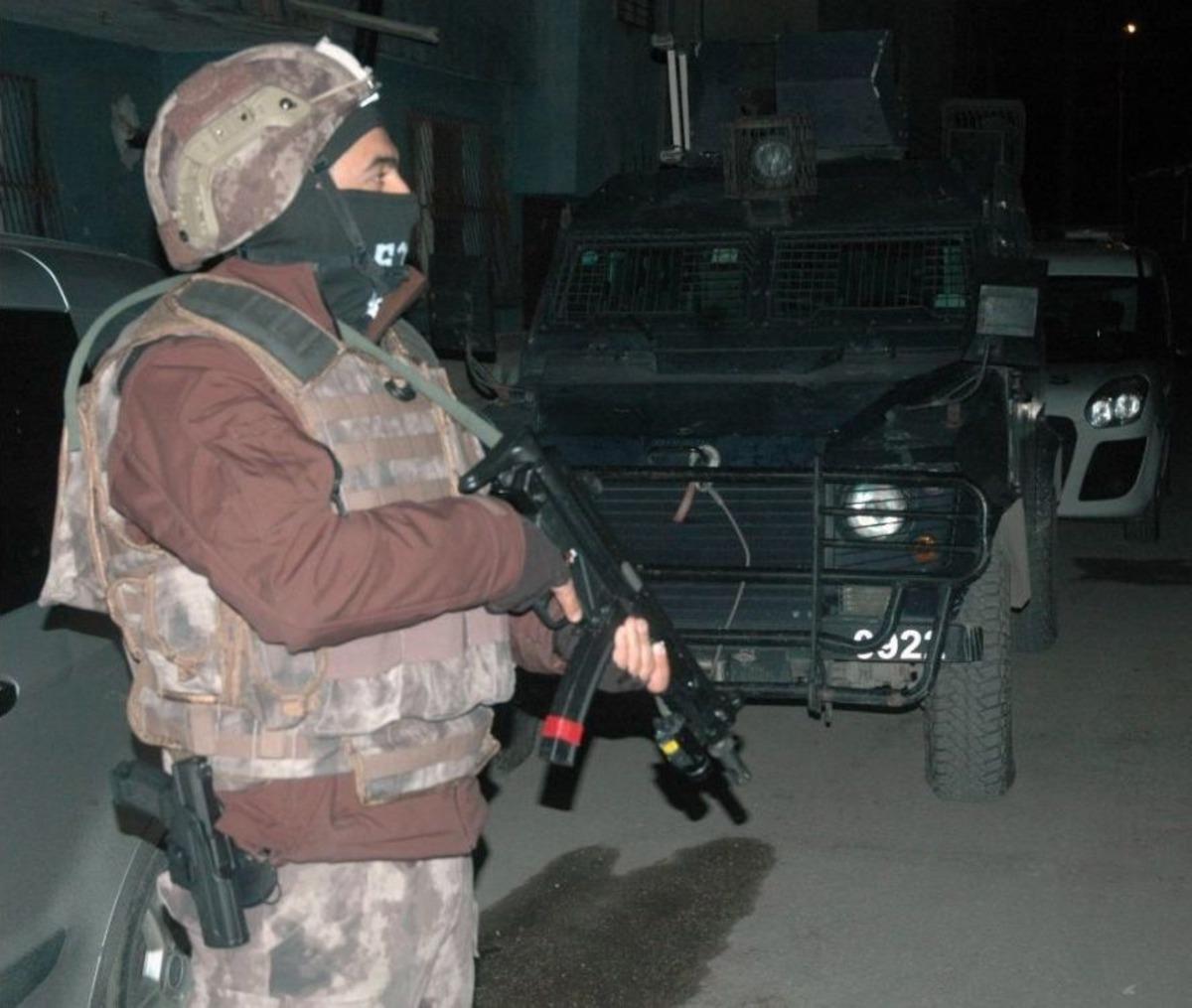 Silah Ka&ccedil;ak&ccedil;ısının Evinden Fet&ouml; Kitapları &Ccedil;ıktı