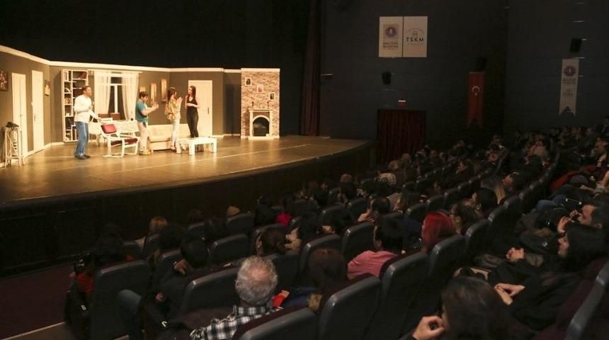 "tuhaf Bir Pazar G&uuml;n&uuml;" Maltepe&rsquo;de Sahnelendi