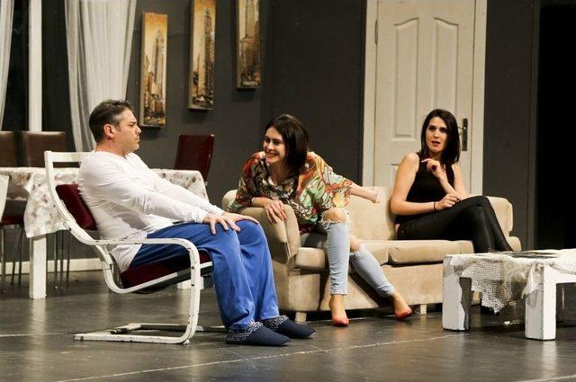 "tuhaf Bir Pazar G&uuml;n&uuml;" Maltepe&rsquo;de Sahnelendi 1