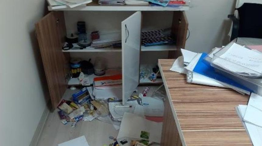 İşyerini Soyan Hırsızlar, Garajdaki Otomobili De Alıp Ka&ccedil;tı