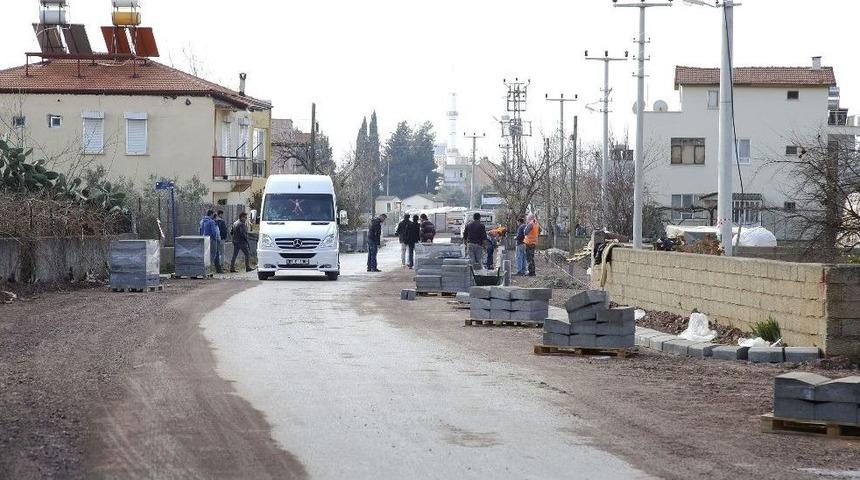 Döşemealtı Yalınlı Mahallesi Yolu Güzelleşiyor