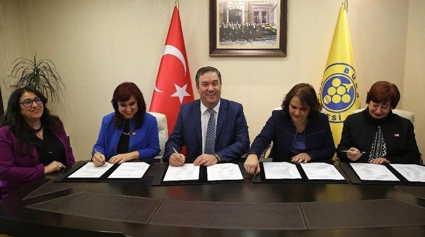 Bucalı Kadınlara Yurttaşlık Eğitimi Başlıyor