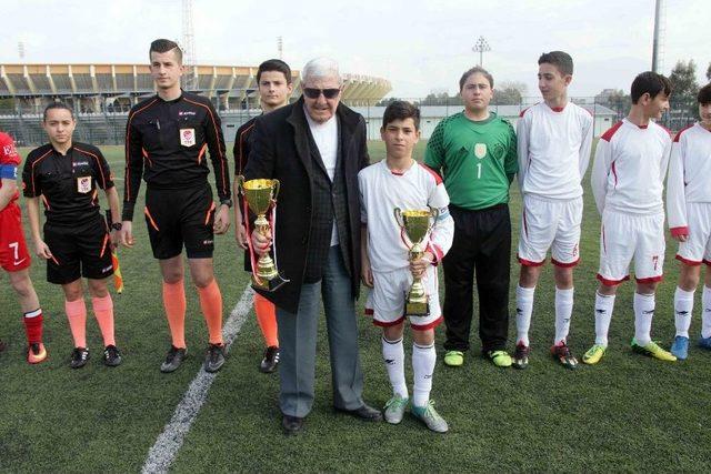 Bayraklı Belediyespor Finalde