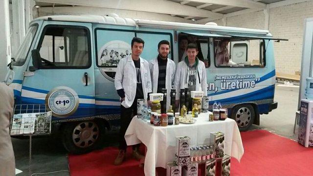 &Uuml;niversitelilerin &Uuml;rettiği &Uuml;r&uuml;nler Fuarda Beğeni Topladı 1