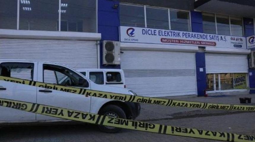 Siverek'te Dedaş Araçlarına Ve Fatura Ödeme Merkezine Ateş Açıldı