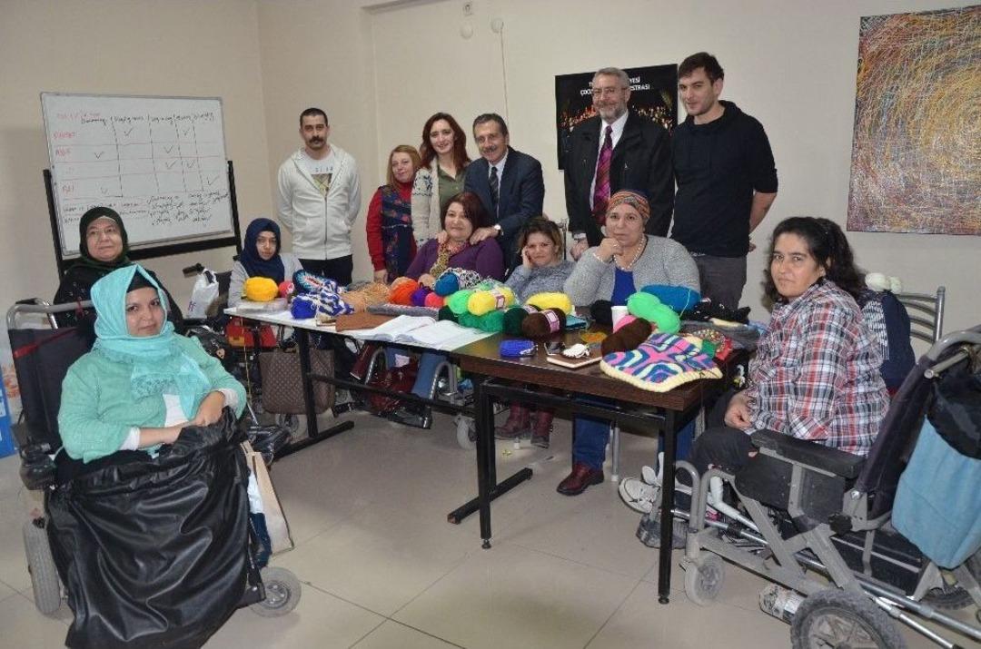 (&ouml;zel Haber) Engelli Kadınlar Hayata &Ouml;rg&uuml; Şişleriyle Tutunuyor