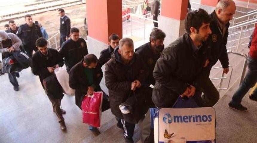 Fet&ouml; Ş&uuml;phelisi T&uuml;bitak M&uuml;hendisleri Adliyeye Sevk Edildi