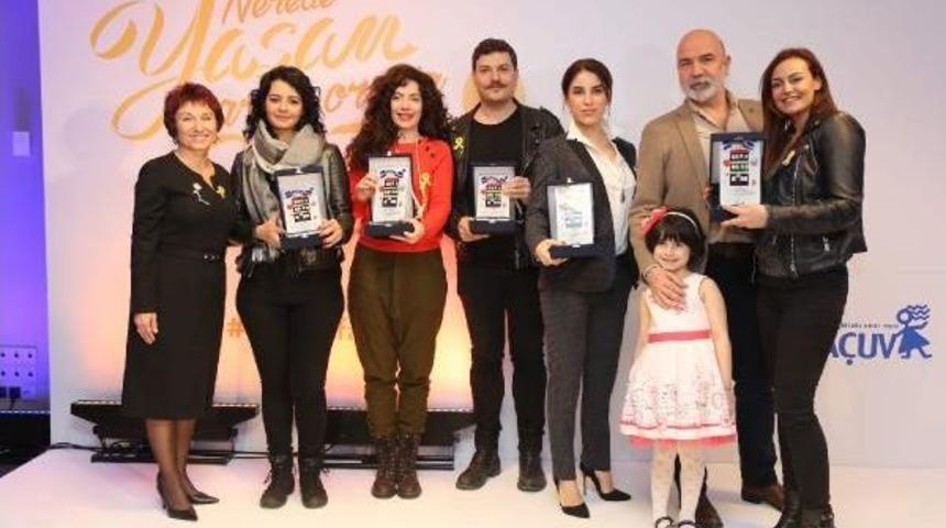 &Uuml;nl&uuml; Sanat&ccedil;ılardan Kanserli &Ccedil;ocuklara Destek