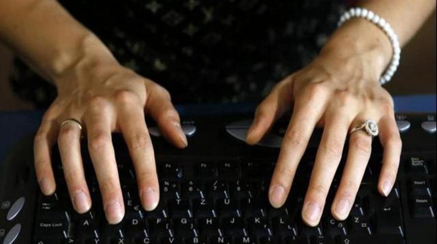 G&ouml;zleri d&uuml;nyayı ters g&ouml;r&uuml;yor